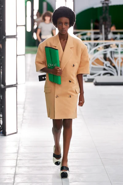 Look 5